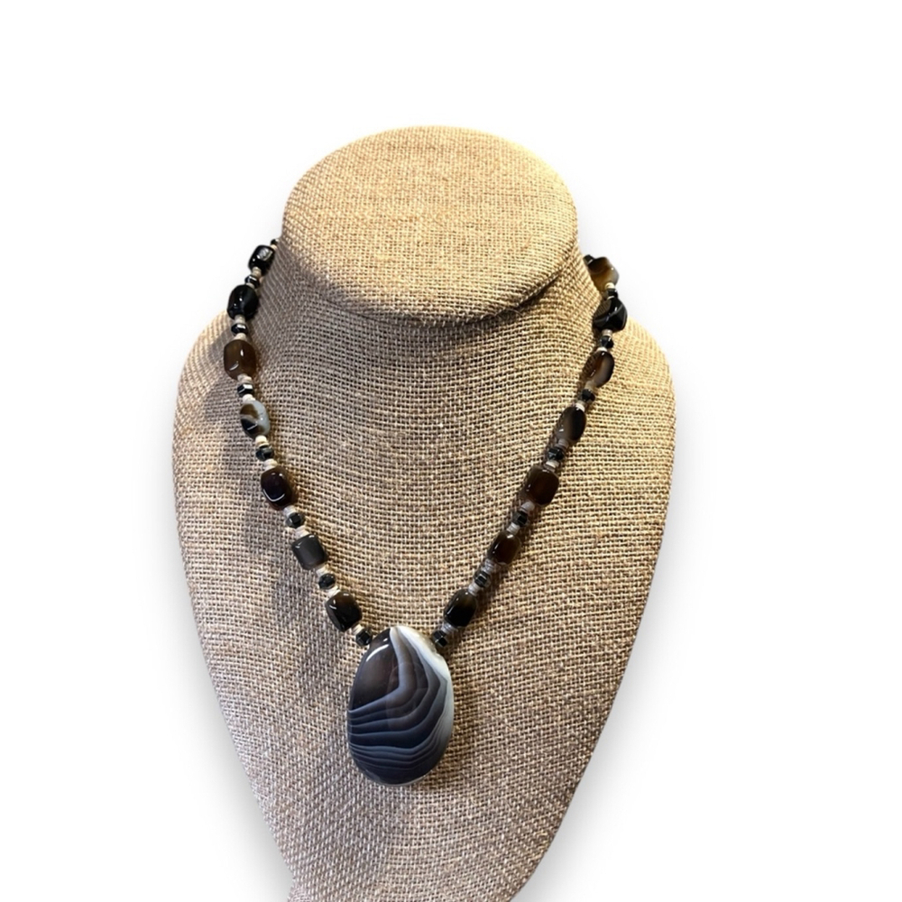 Polished Stone 15 Inch Professionally Made Necklace Cream Grey Black Brown NEW